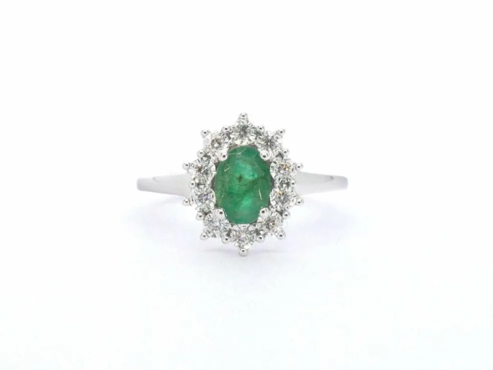Bague entourage en or blanc avec émeraude et diamants