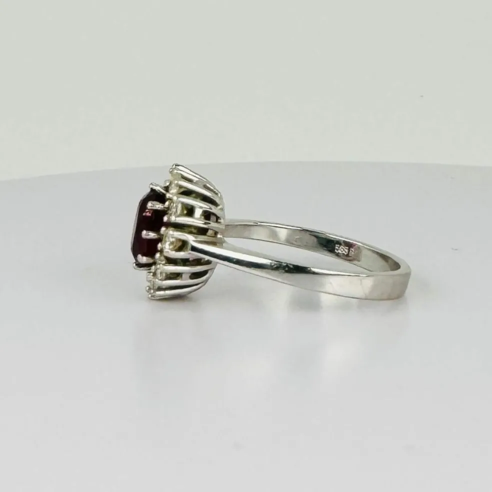 Bague entourage en or blanc 14 carats avec 10 diamants