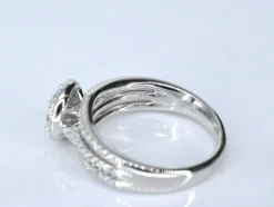 Bague entourage en or blanc avec diamants