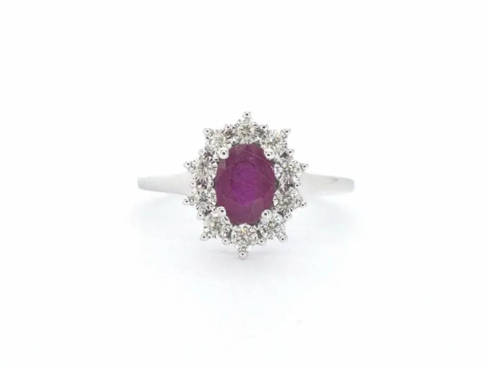 Bague entourage en or blanc avec rubis et diamants