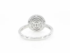 Bague entourage en or blanc avec diamants