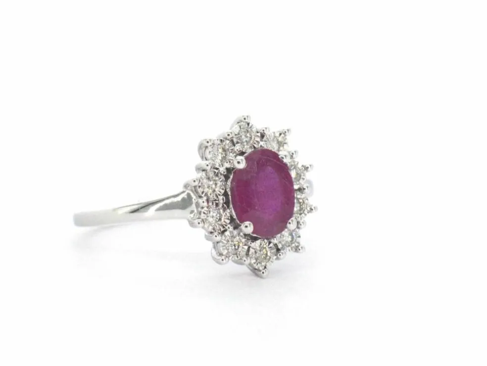 Bague entourage en or blanc avec rubis et diamants