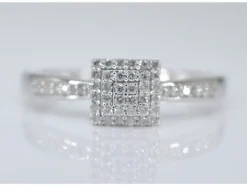 Bague entourage en or blanc avec diamants
