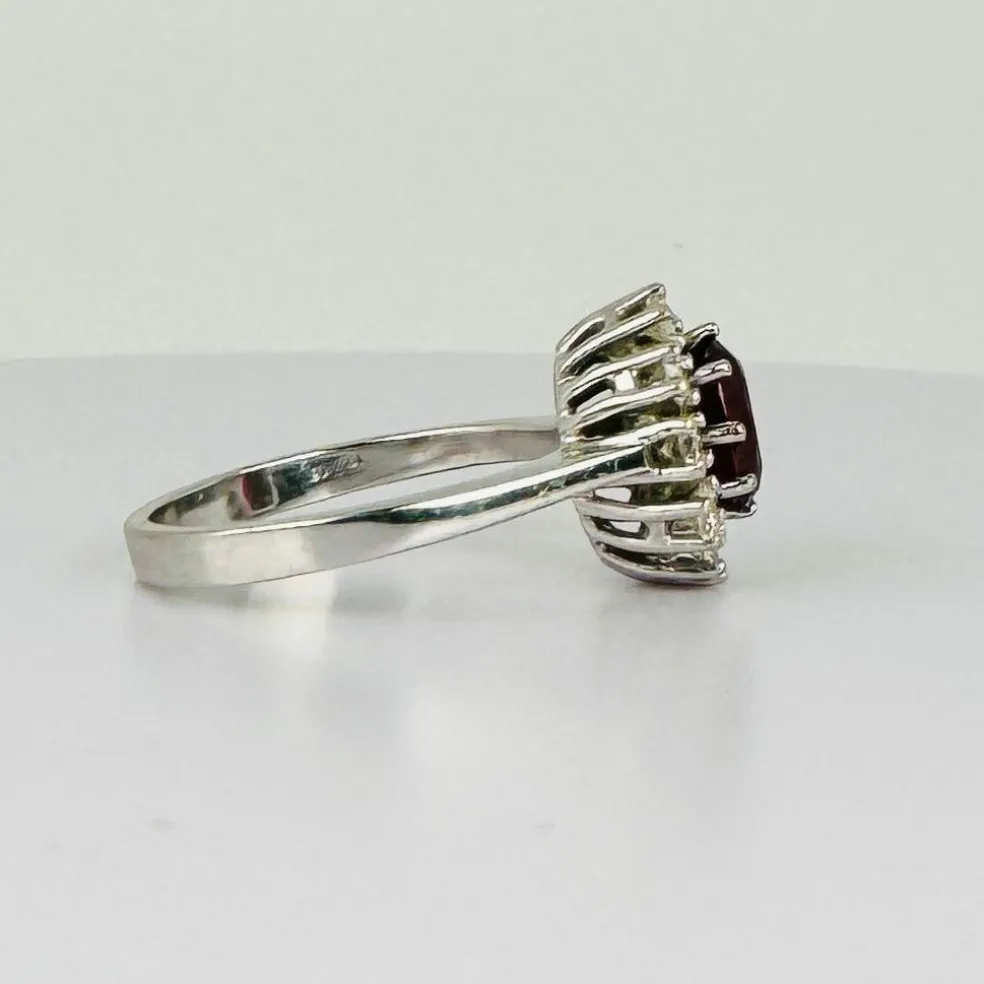 Bague entourage en or blanc 14 carats avec 10 diamants