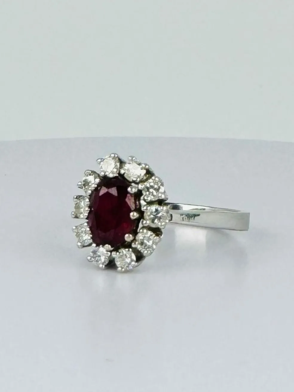 Bague entourage en or blanc 14 carats avec 10 diamants