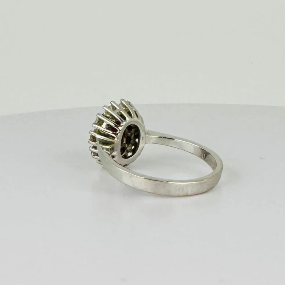 Bague entourage en or blanc 14 carats avec 10 diamants