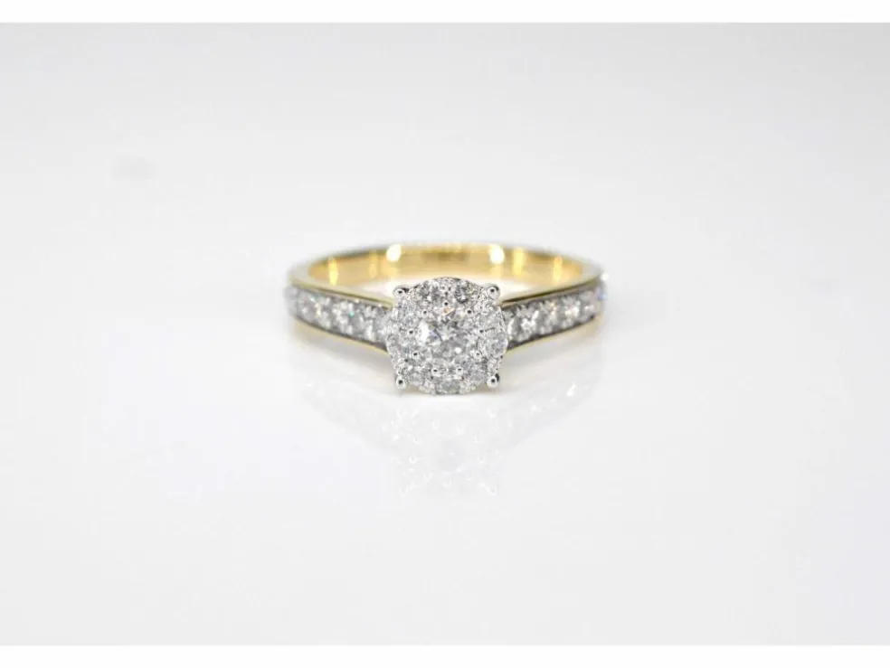 Bague entourage en or jaune avec diamants