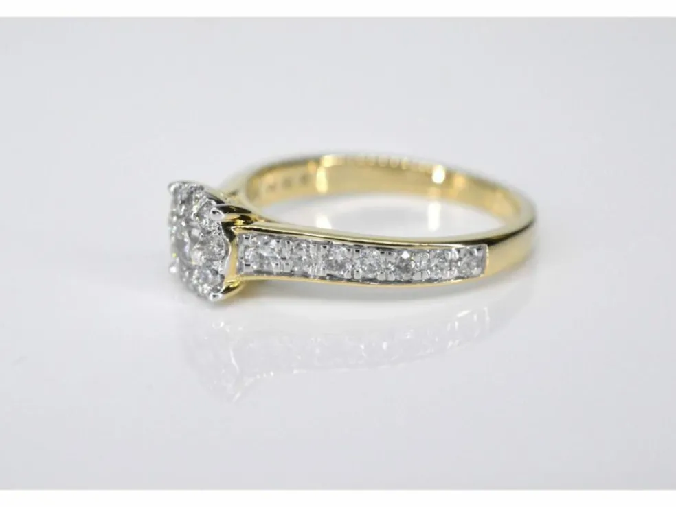 Bague entourage en or jaune avec diamants