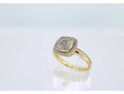 Bague entourage en or jaune avec diamants