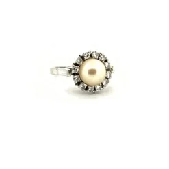 Bague entourage or blanc perle de culture et diamants