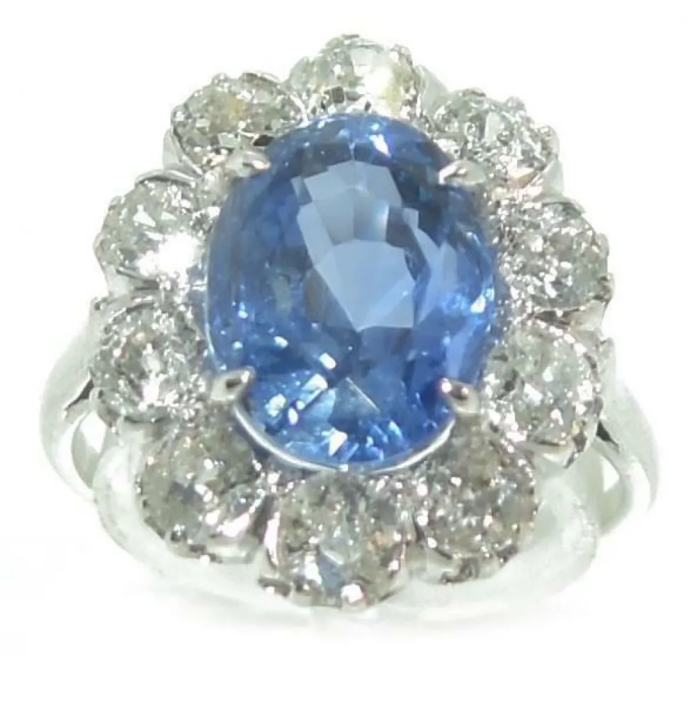 Bague entourage Saphir de Ceylan ovale et diamant
