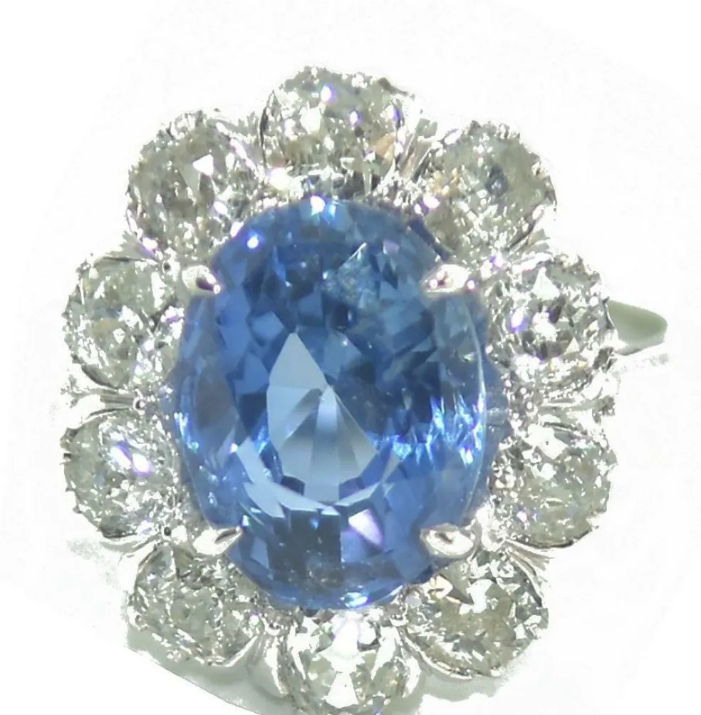 Bague entourage Saphir de Ceylan ovale et diamant