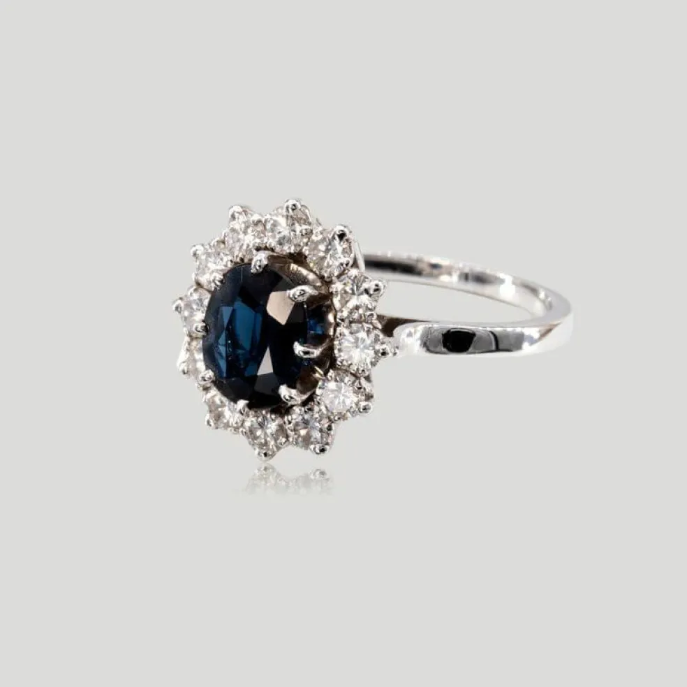 Bague entourage saphir diamants