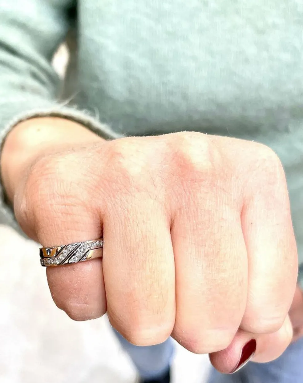 Bague entrelacée en or blanc, et diamants