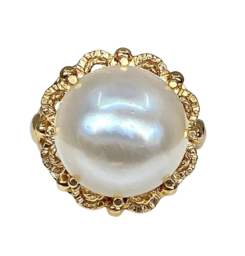 Bague et boucles d’oreilles or jaune et perles mabé