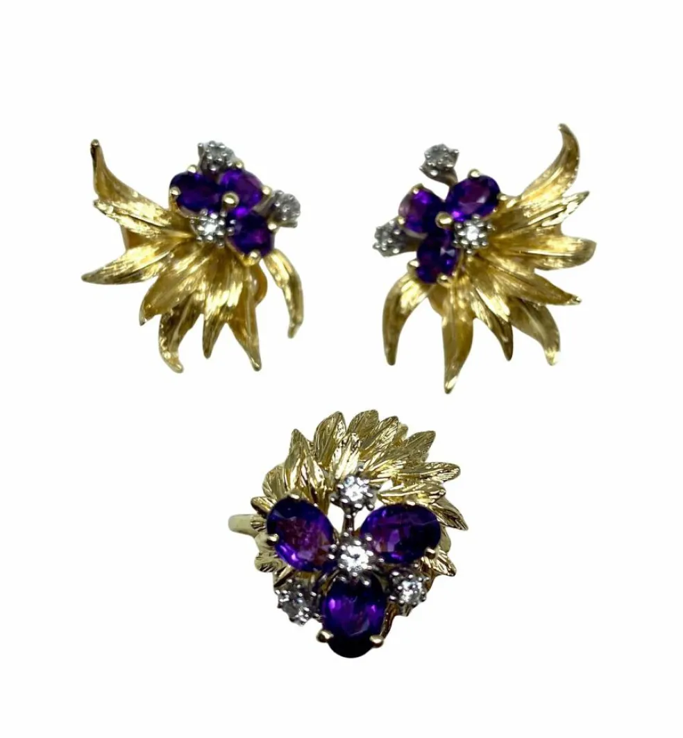 Bague et boucles d’oreilles en or 18 carats, améthystes et diamants