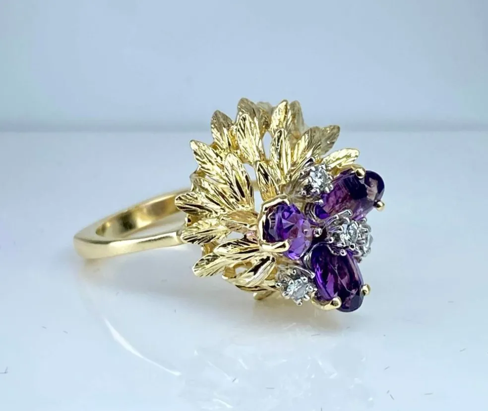 Bague et boucles d’oreilles en or 18 carats, améthystes et diamants
