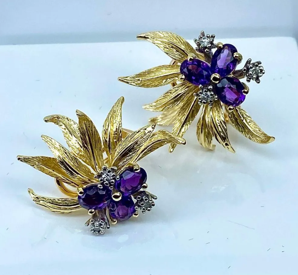 Bague et boucles d’oreilles en or 18 carats, améthystes et diamants