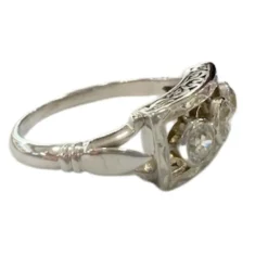 Bague et boucles d'oreilles en or 18 carats serties de diamants anciens