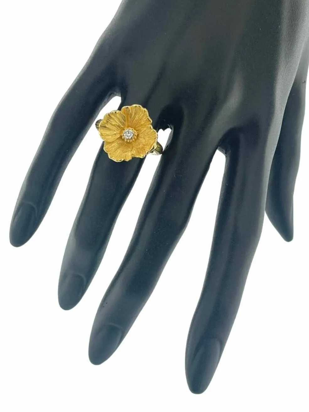 Bague et boucles d'oreilles fleur design en or jaune avec diamants