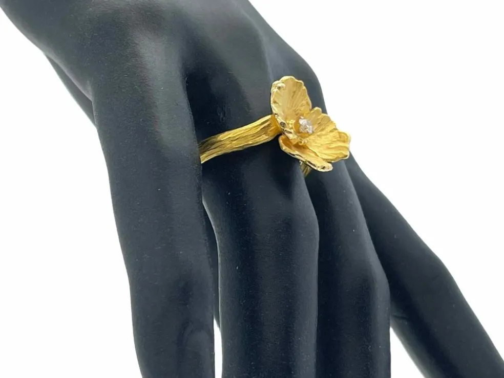 Bague et boucles d'oreilles fleur design en or jaune avec diamants