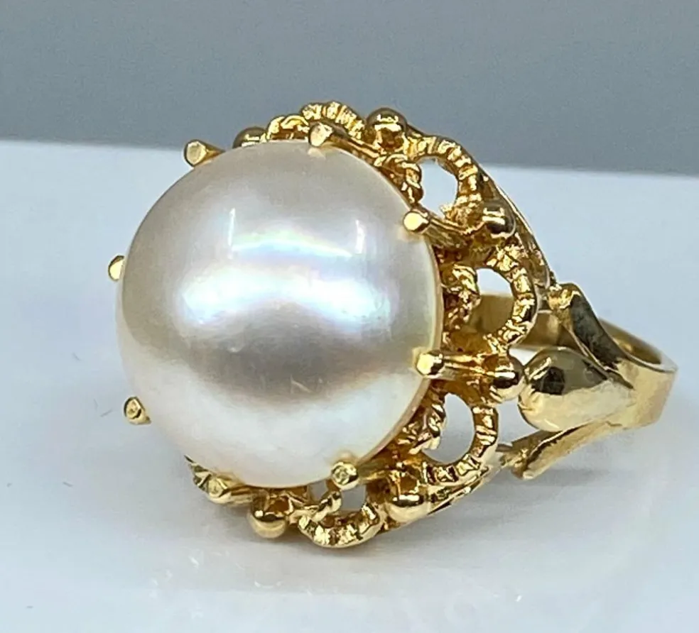Bague et boucles d’oreilles or jaune et perles mabé