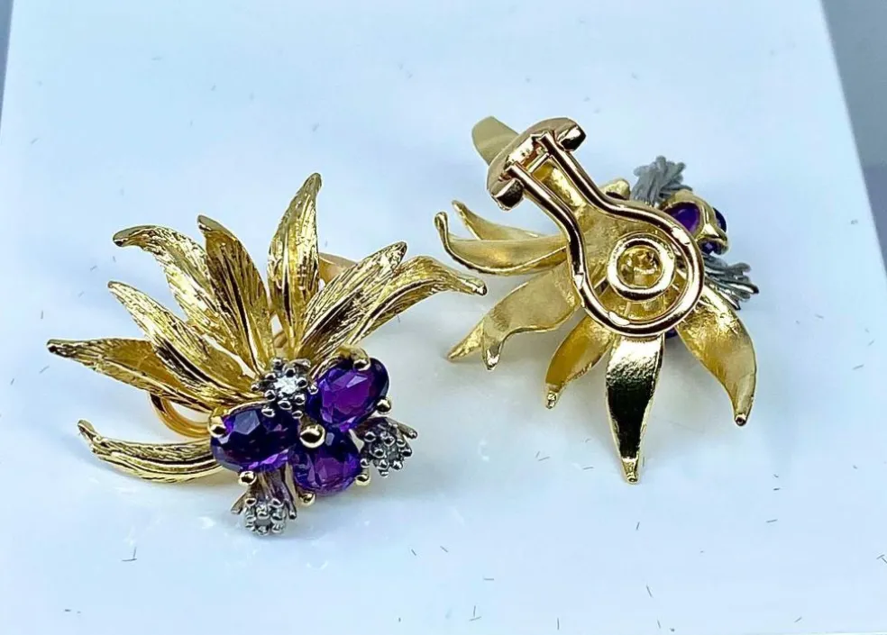Bague et boucles d’oreilles en or 18 carats, améthystes et diamants