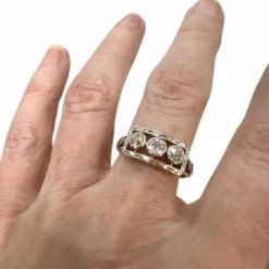 Bague et boucles d'oreilles en or 18 carats serties de diamants anciens