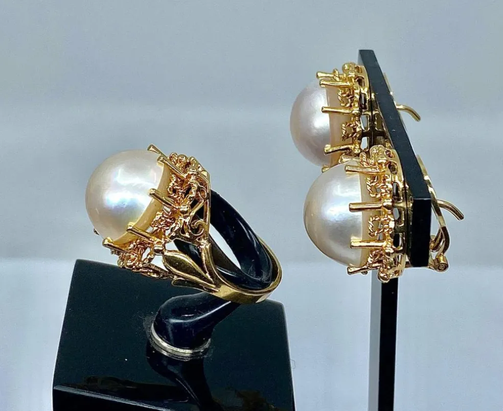 Bague et boucles d’oreilles or jaune et perles mabé