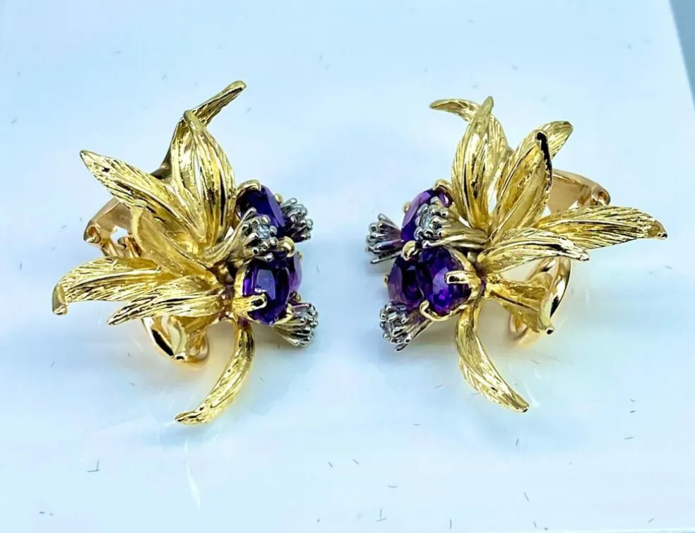Bague et boucles d’oreilles en or 18 carats, améthystes et diamants