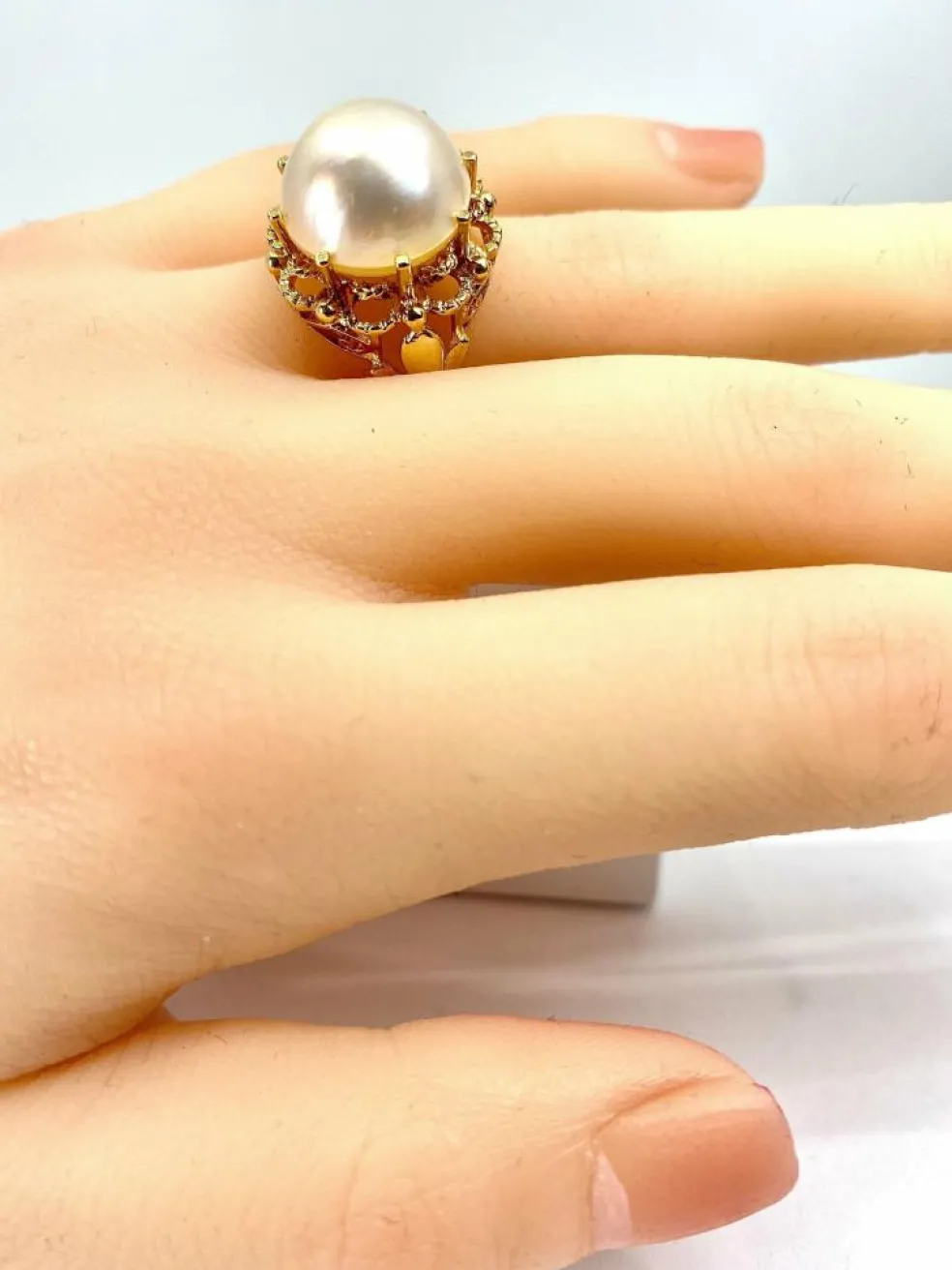 Bague et boucles d’oreilles or jaune et perles mabé