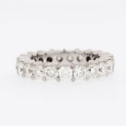 Bague Eternity en or blanc certifiée HRD 21 diamants