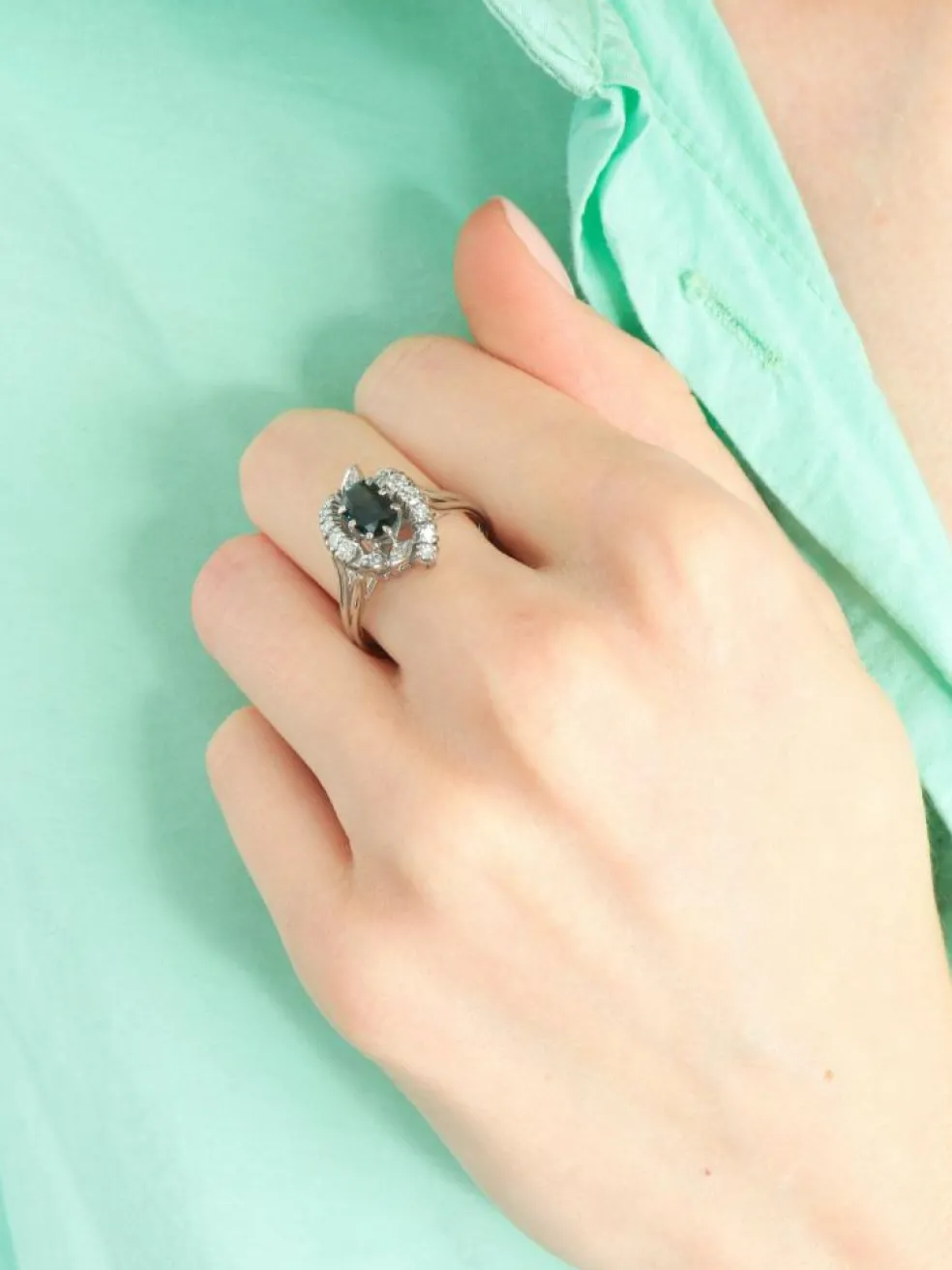 BAGUE "ETREINTE" OR DIAMANTS & SAPHIR