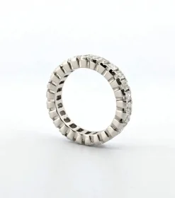 Bague exclusive en or blanc avec diamants taille baguette