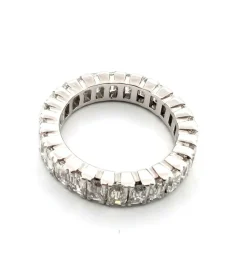 Bague exclusive en or blanc avec diamants taille baguette