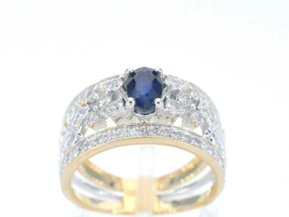 Bague exclusive en or sertie de diamants et d'un saphir