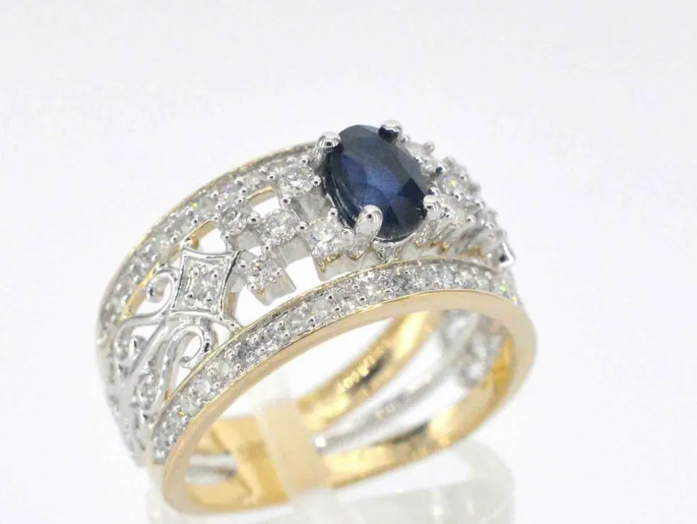 Bague exclusive en or sertie de diamants et d'un saphir