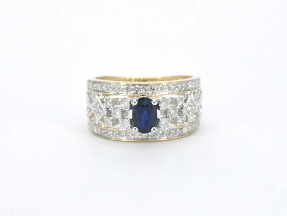 Bague exclusive en or sertie de diamants et d'un saphir