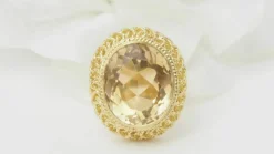 Bague filigranée en or jaune et citrine facettée