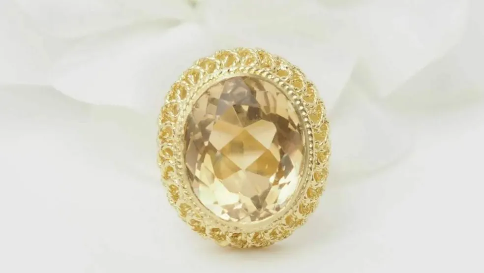 Bague filigranée en or jaune et citrine facettée