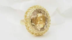 Bague filigranée en or jaune et citrine facettée
