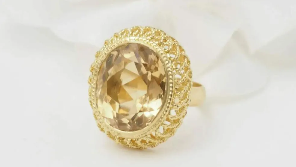 Bague filigranée en or jaune et citrine facettée