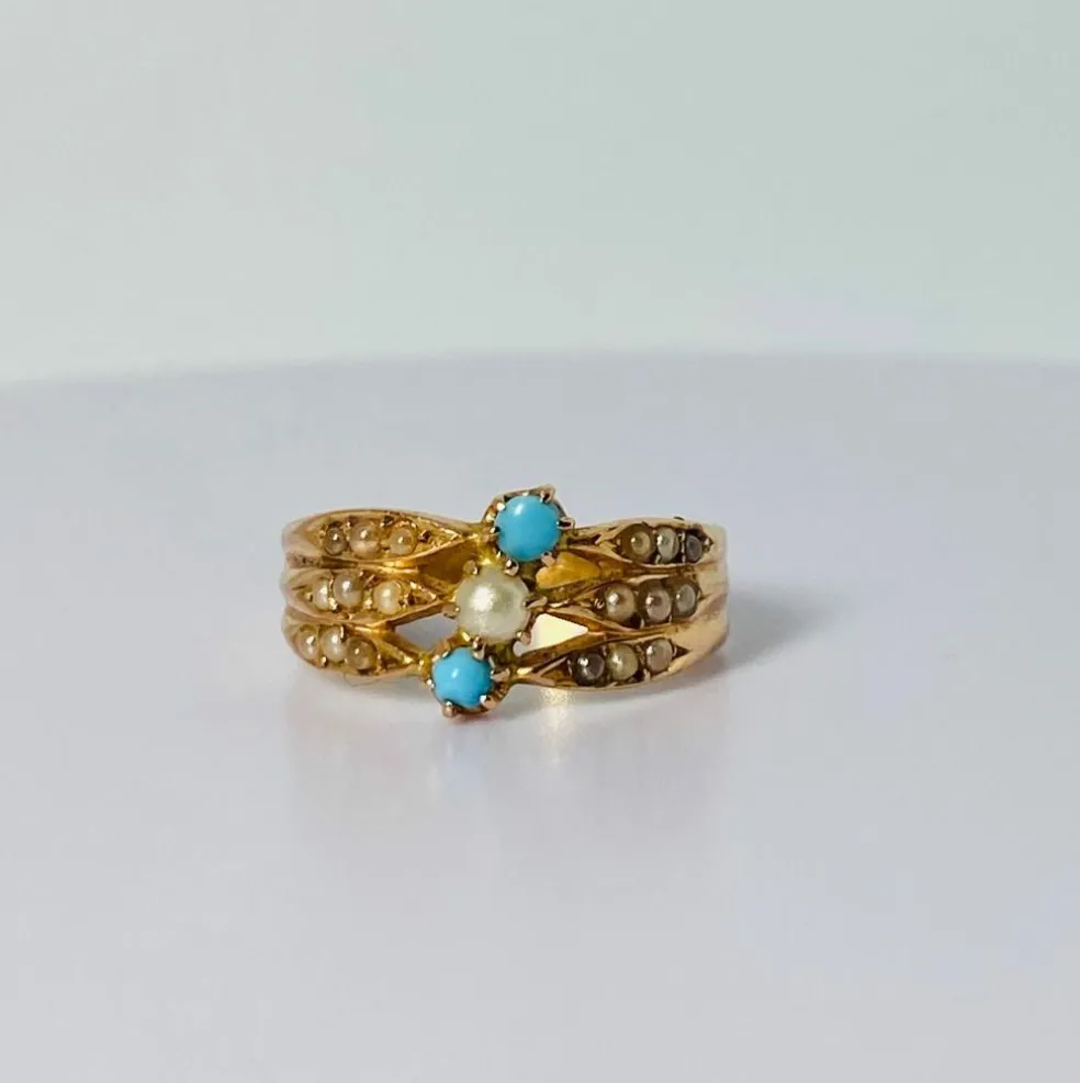 Bague fin XIXè en or rose avec turquoise et perles de rocaille