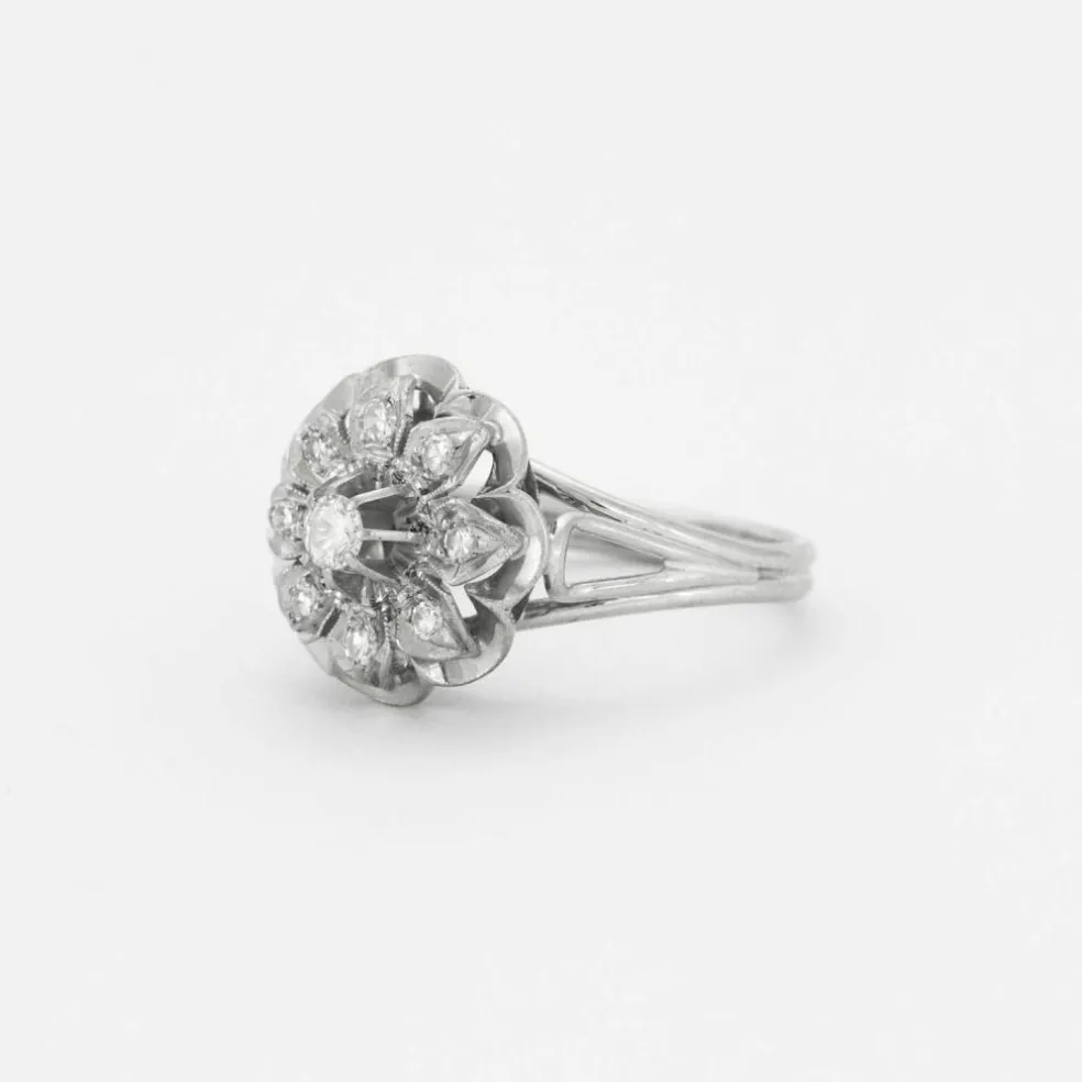 Bague fleur ciselée Diamants