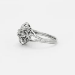 Bague fleur ciselée Diamants