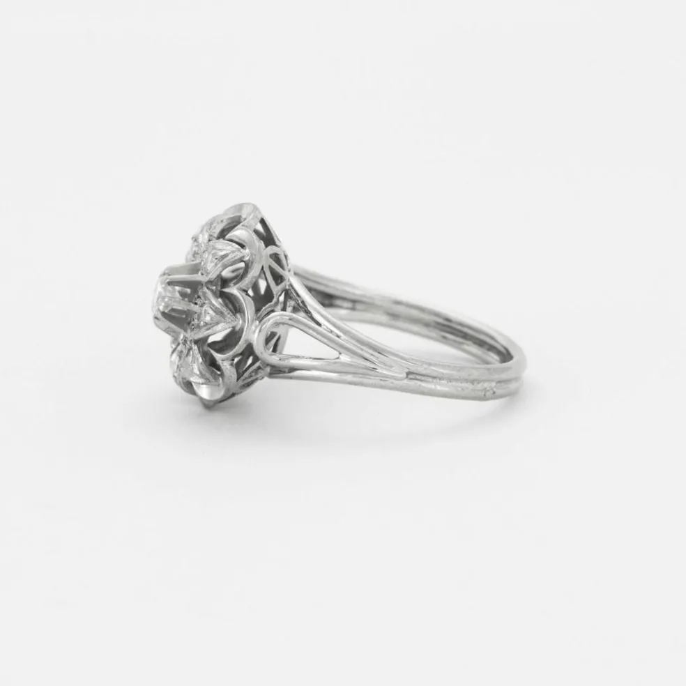 Bague fleur ciselée Diamants