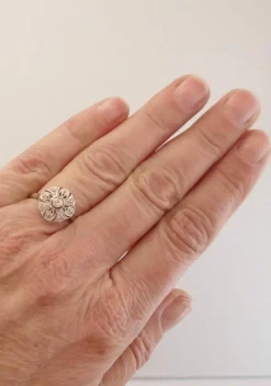Bague fleur, diamants