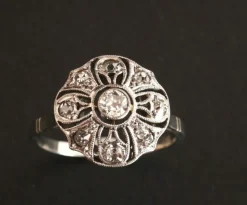 Bague fleur, diamants
