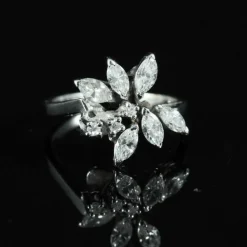 Bague fleur diamants