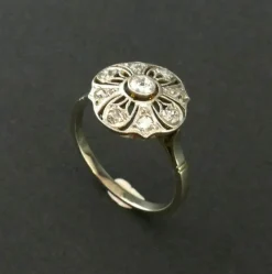 Bague fleur, diamants